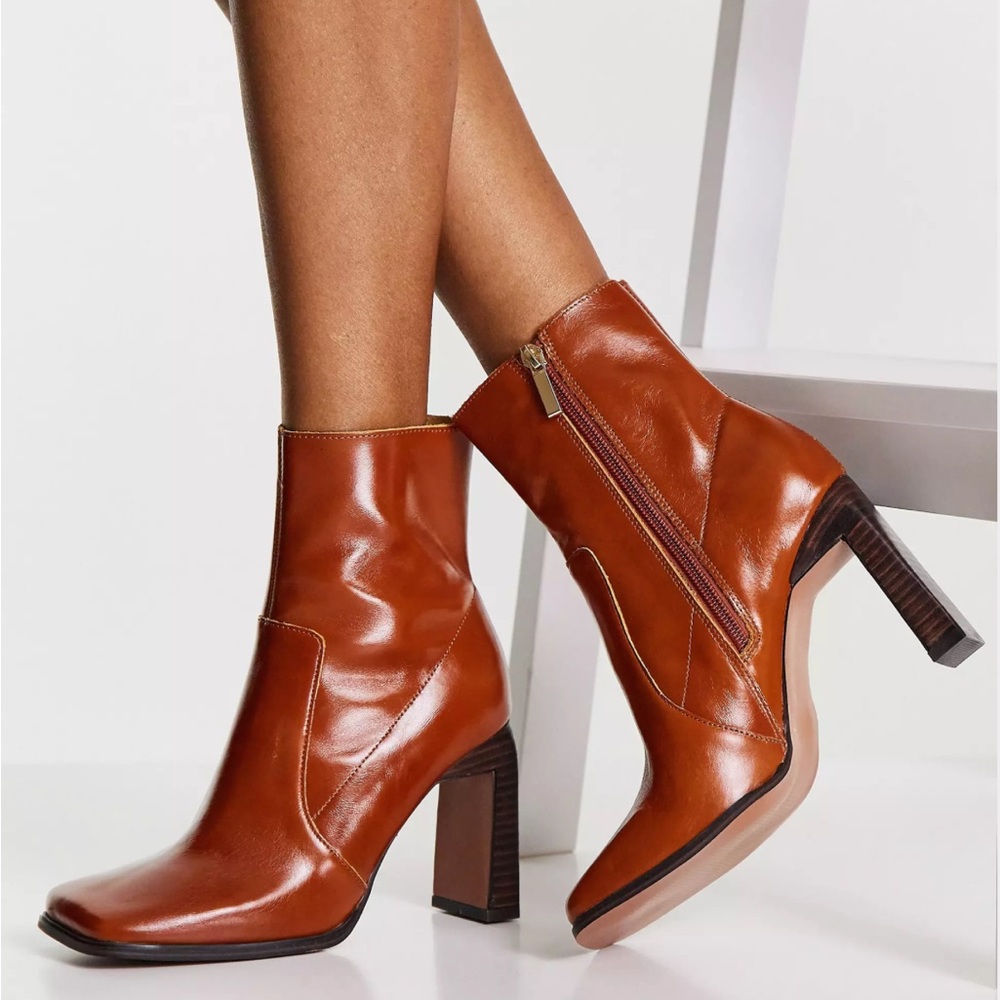 Leather High Heeled Square Toe Boots